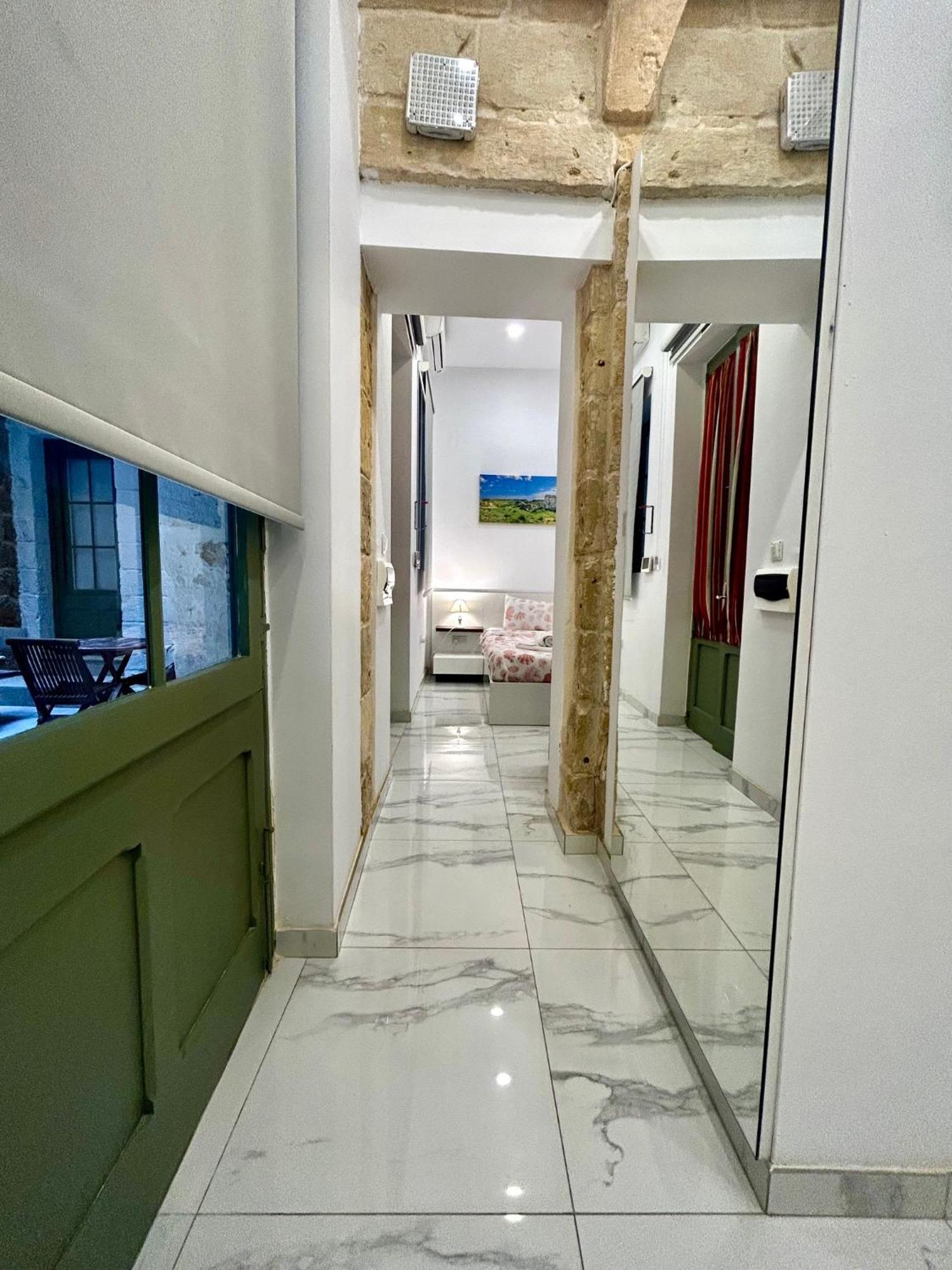 Tritoni Harbour Suites - La Valeta Exterior foto